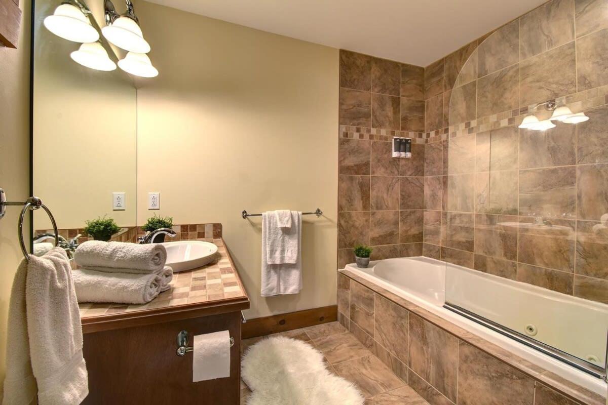 Chic Familiale, Relaxant Avec Spa En Montagnes Labelle Ngoại thất bức ảnh